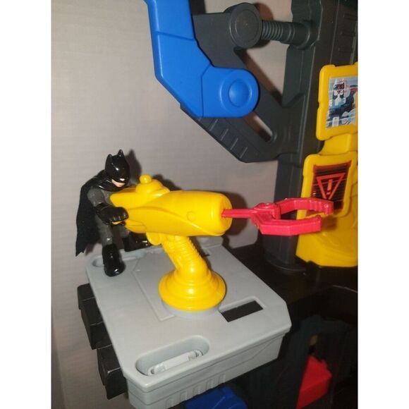 Imaginext DC Super Friends Batman Batcave Playset With Figures & Accessories - Picture 4 of 8